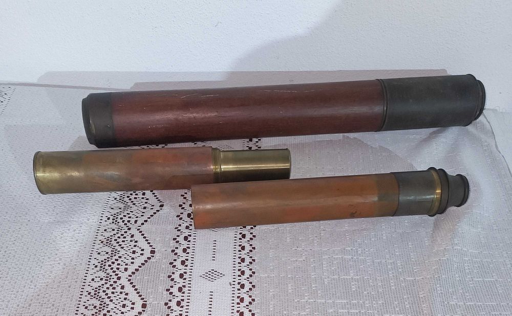 Binoculo antigo em latão com revestimento em madeira