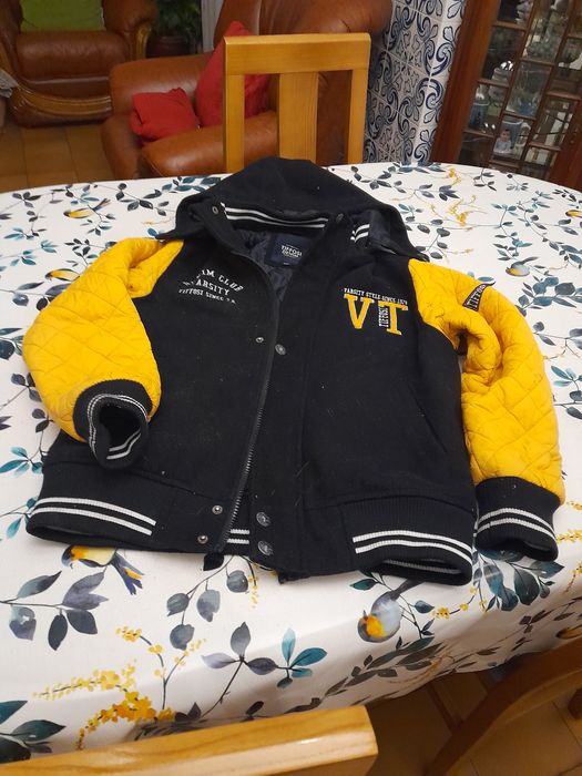 Blusão Tiffosi preto e amarelo com capuz removível Tam M/L