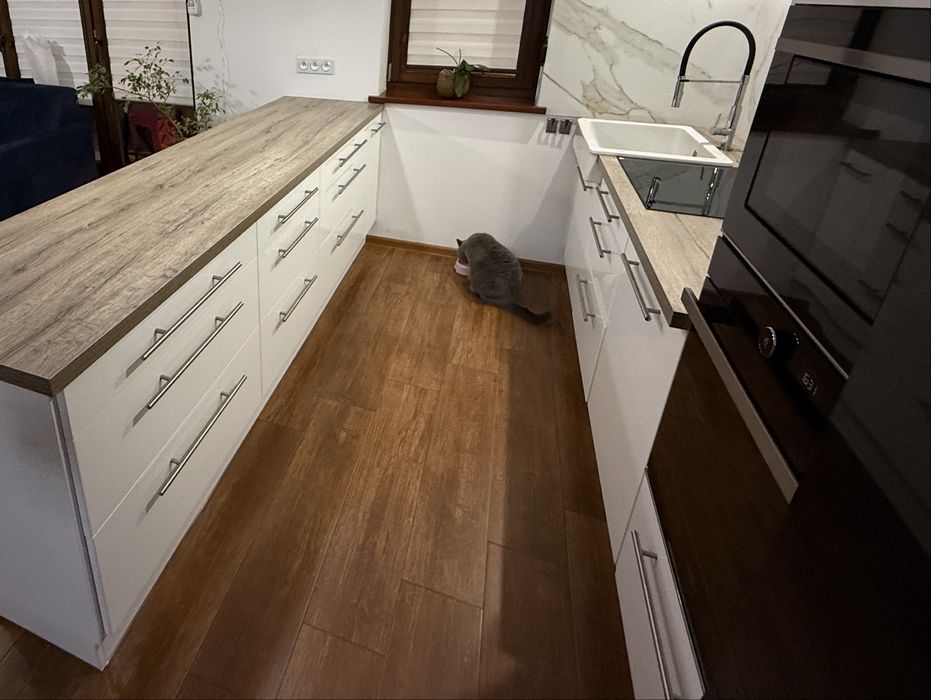 Kuchnia bialy polysk bez sprzetu .