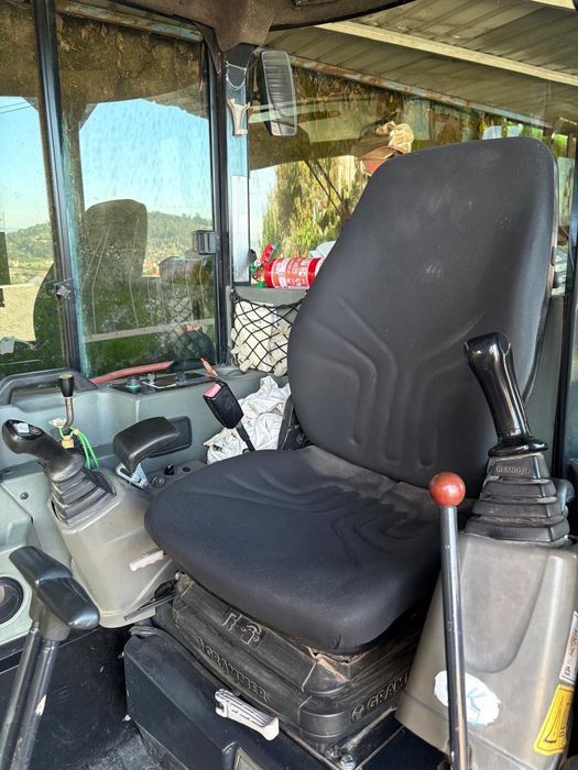 Vendo giratória yanmar vio33