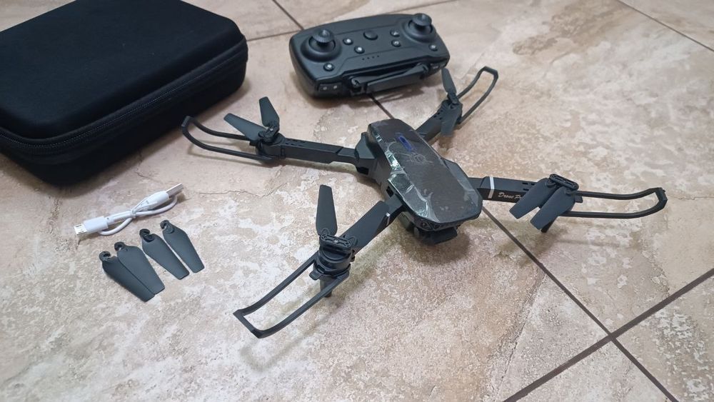 Квадрокоптеи Е99