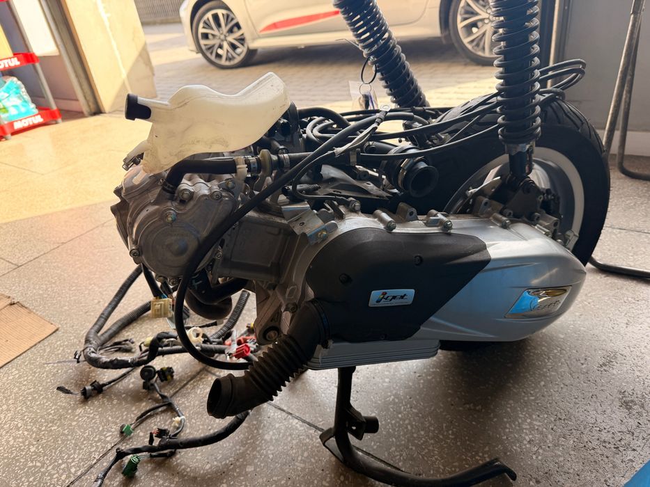 Silnik 125 I-get Vespa GTS 22rok