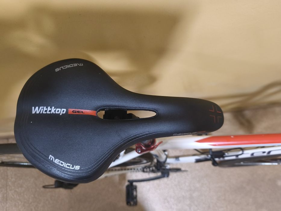 Rower szosowy Carrera Karkinos Wygodna szosówka  Klamkomanetki Shimano