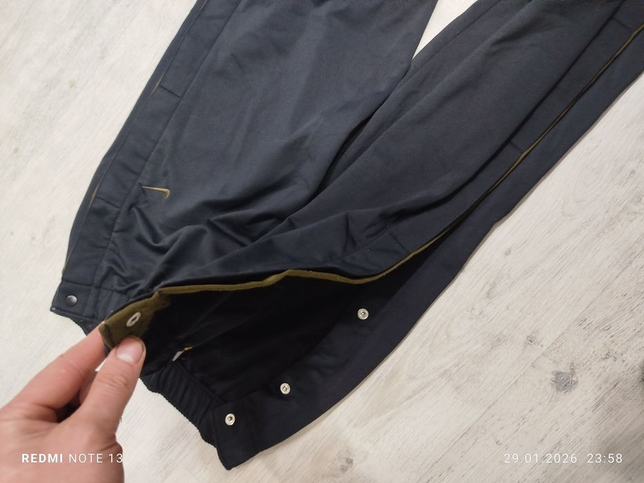 Оригінальні штани Nike спортивні штани на заклепках найк