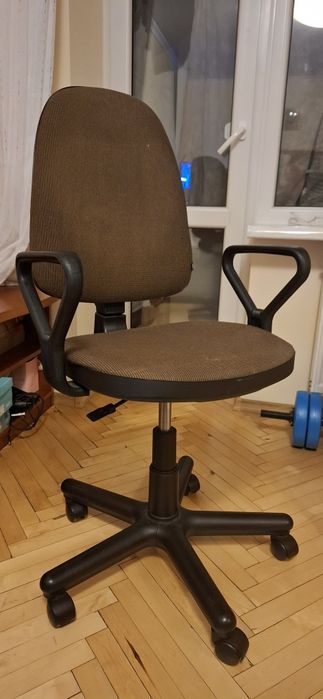 Офісне (компьютерне) крісло