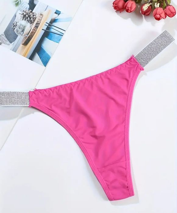 Очень красивые женские трусы-стринги размер М (46)