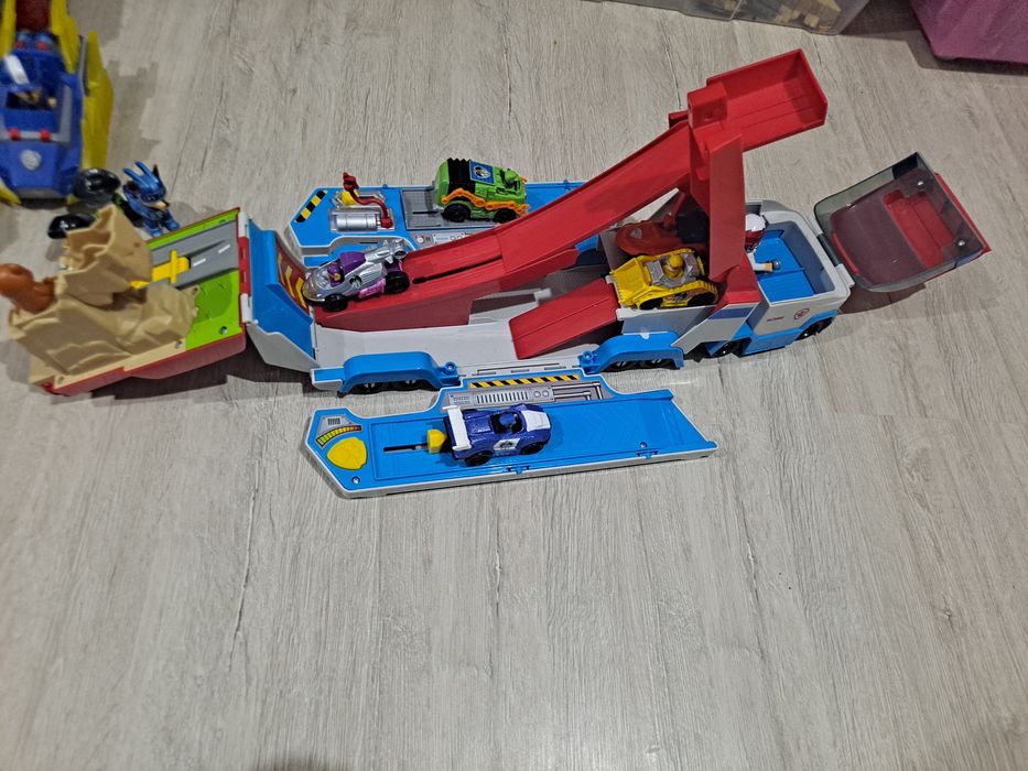 Duży zestaw psi patrol baza auta