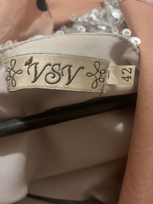 Ефектна сукня з блискітками