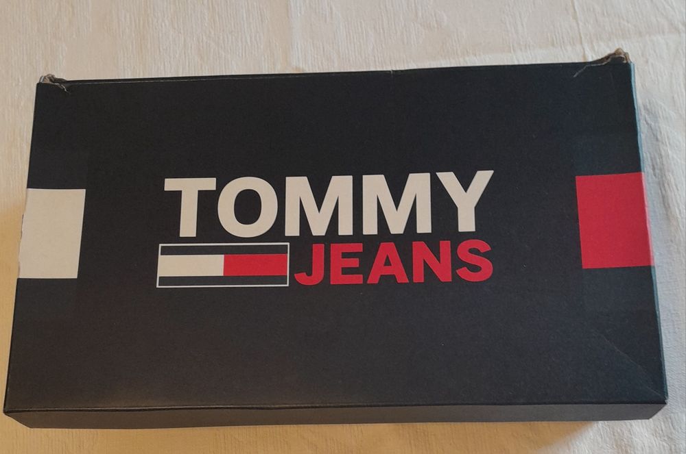 Tênis brancos da Tommy Jeans