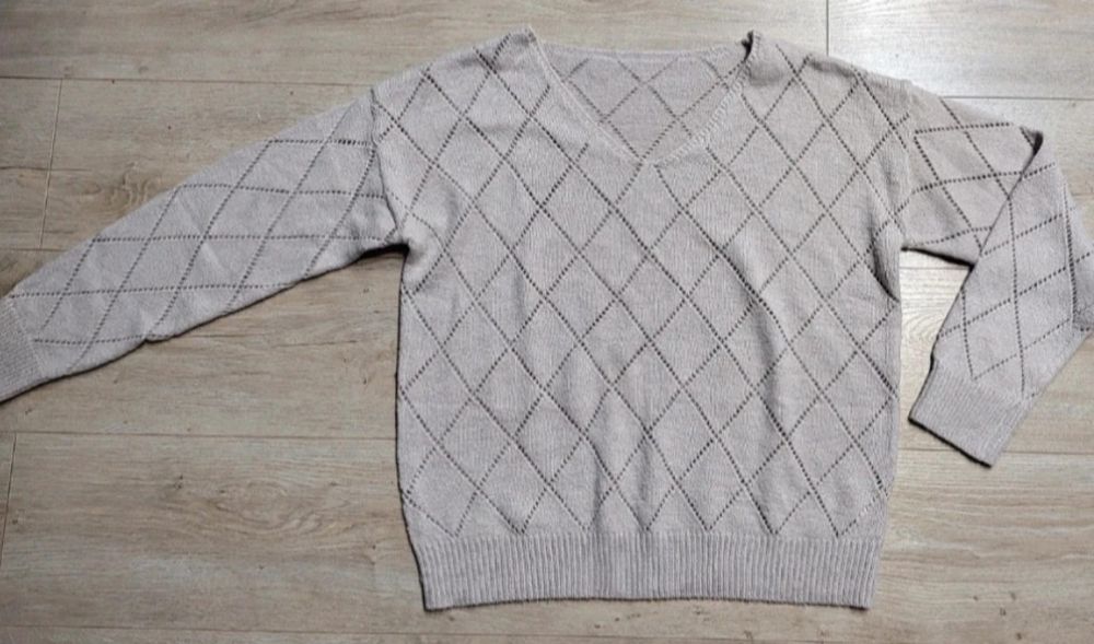 Miękki beżowy sweterek damski M/L