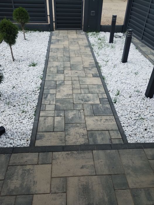 Układanie kostki brukowej , płytek itp.