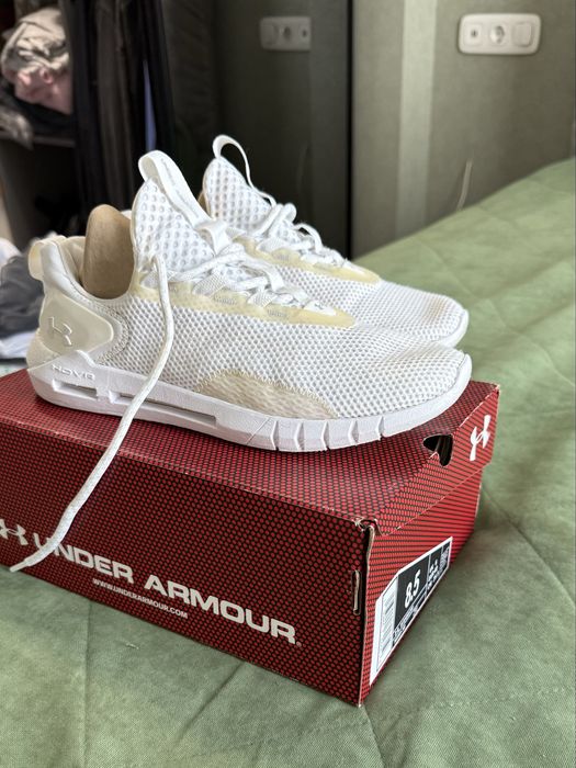 Кросівки жіночі Under Armour
