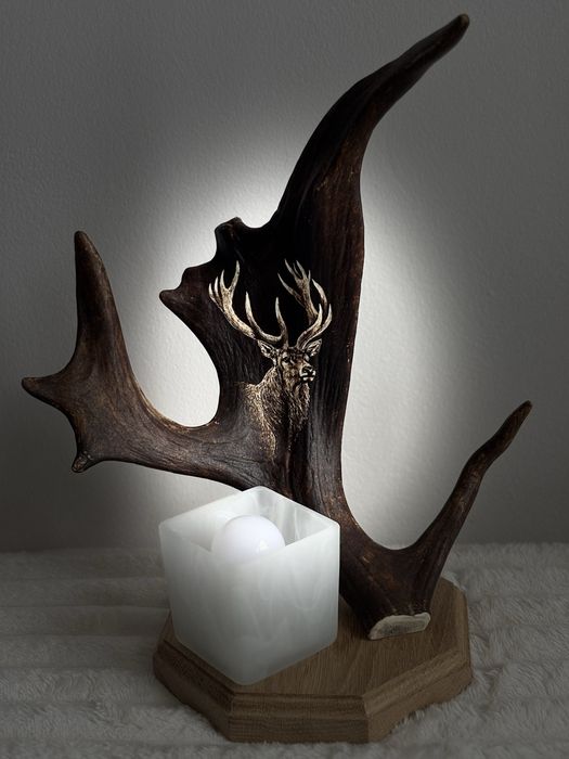 Lampka nocna stołowa z motywem jelenia