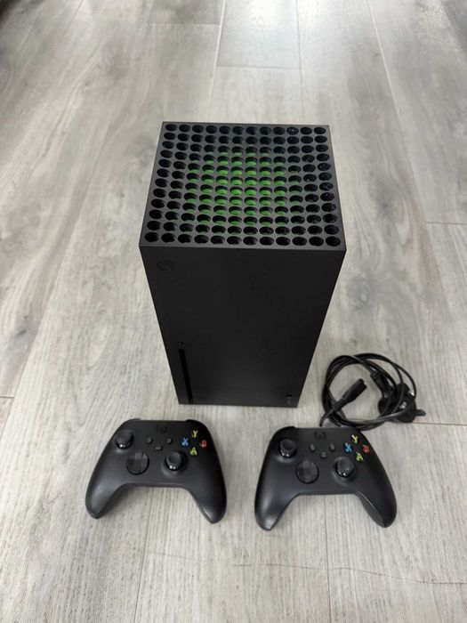 Xbox Series X 1TB + 2 pady + headset + gry