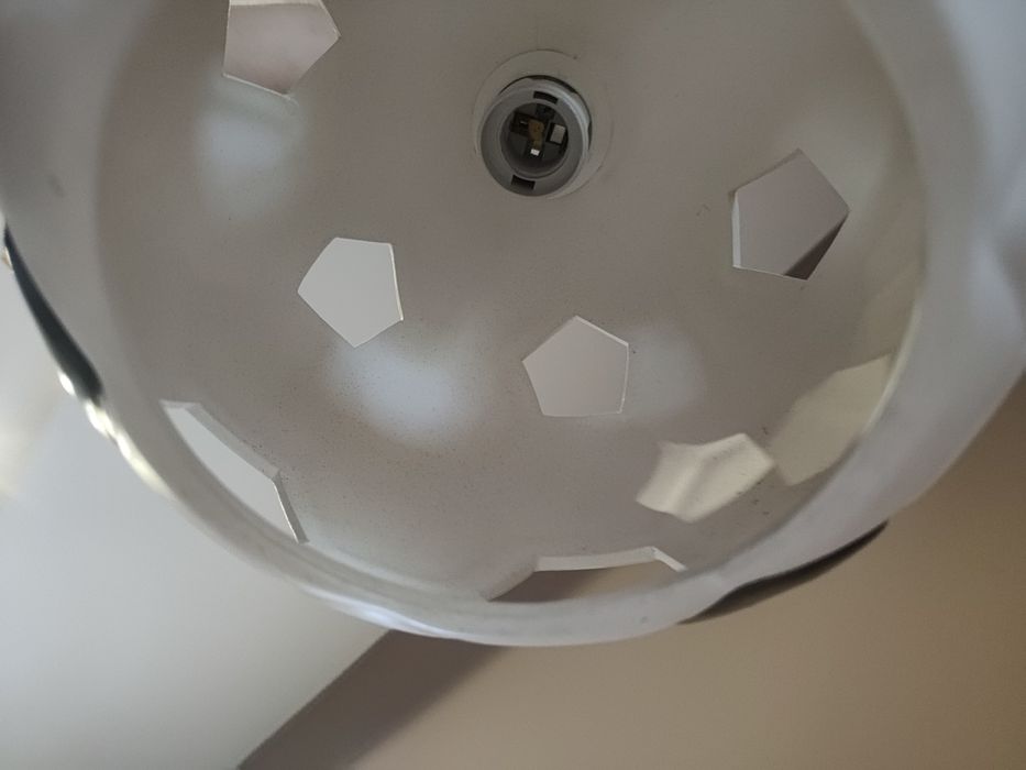 Lampa sufitowa piłka.