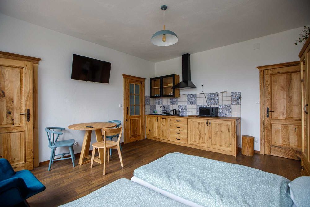 Kwatery pracownicze / Pokoje gościnne – Wierzchy k. Osia