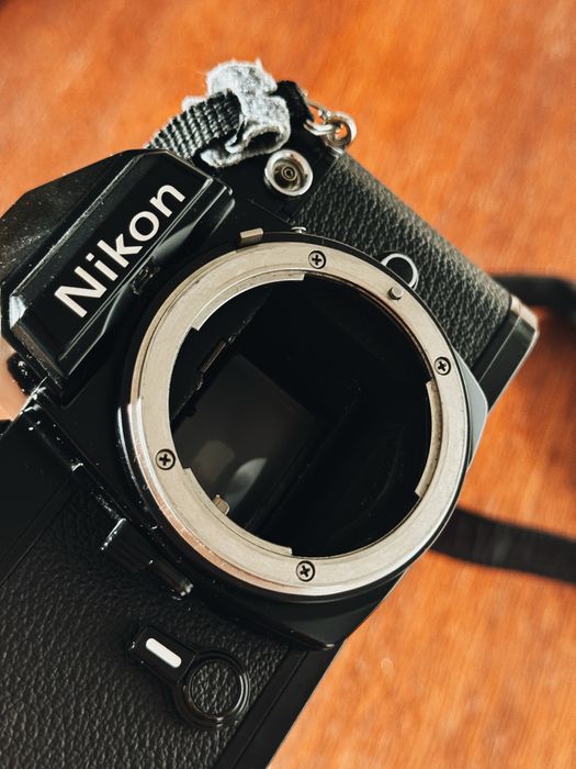 Nikon FE kultowa analogowa lustrzanka 35 mm