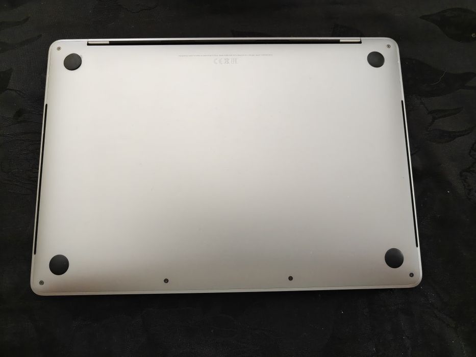 MacBook Pro 13 2018458406516638371841