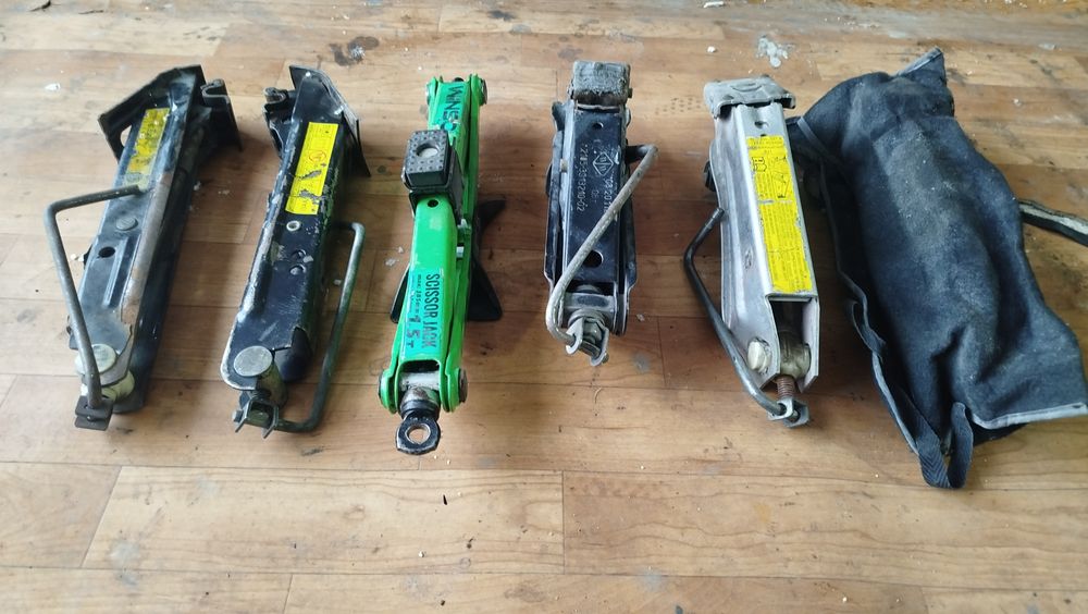 Домкраты автомобильные до 2 Тн