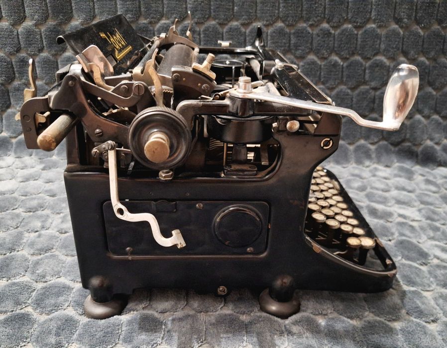 Zabytkowa maszyna do pisania Naumann IDEAL S&N