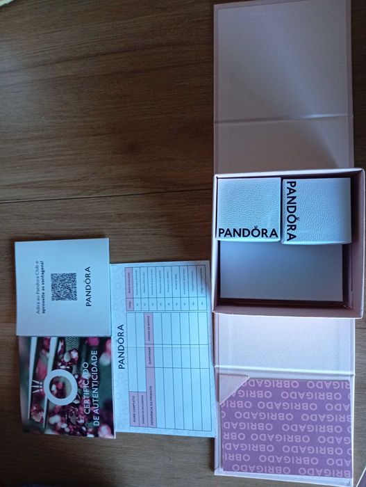 Vendo 2 peças Pandora + pulseira novo
