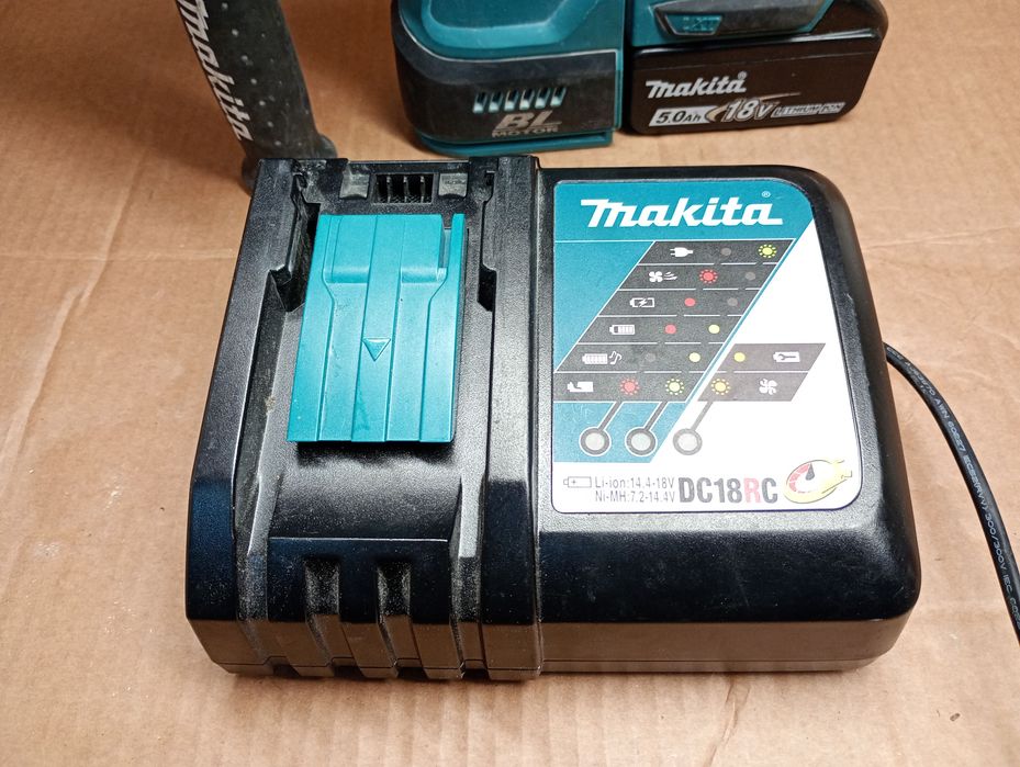 Młotowiertarka Makita DHR 243