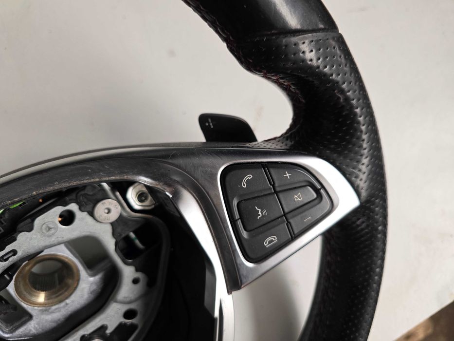 Volante Mercedes CLA W117 AMG (2013 a 2019) c/ patilhas