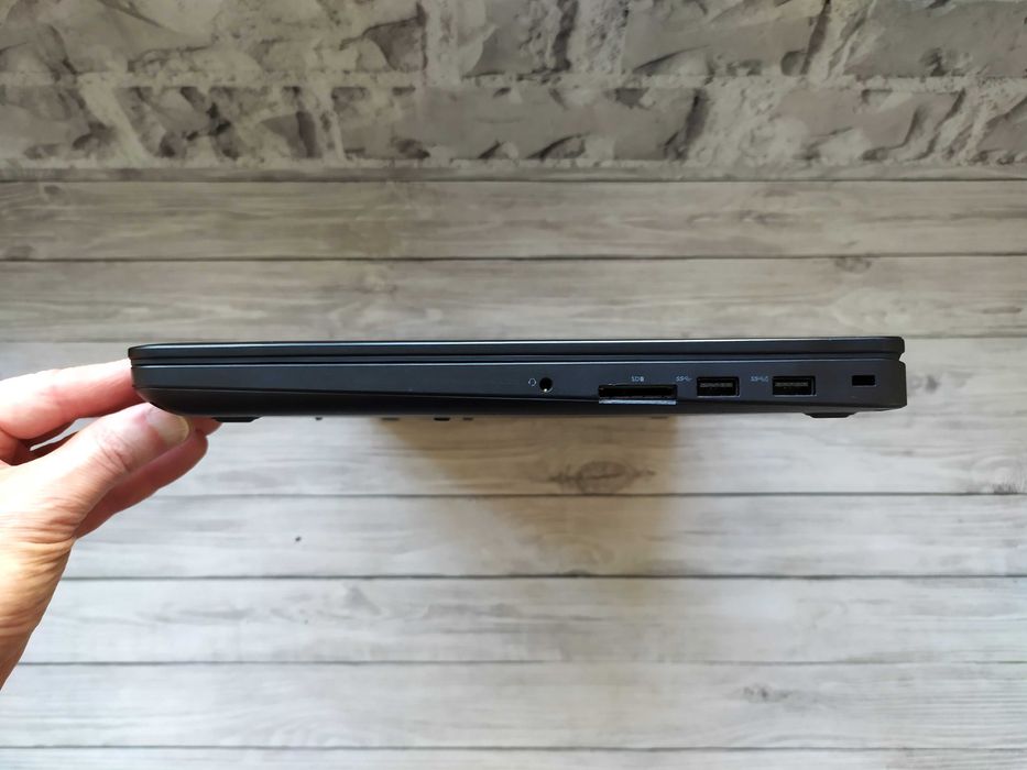 Dell Latitude E5570 FHD i7-6820HQ/8GB/250GB/AMD Radeon R7 M370 2GB
