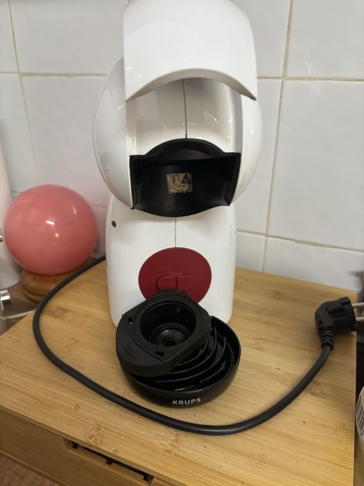 maquina cafe dolce gusto branca e vermelha