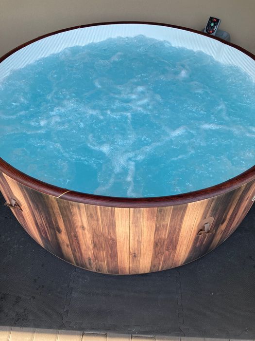 Jacuzzi ogrodowe Bestway Helsinki AirJet Plus 180 dysz Wifi