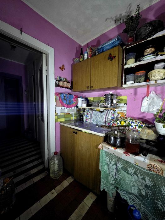 ПРОДАЖ дві кімнати в гуртожитку між метро Нивки та Сирець