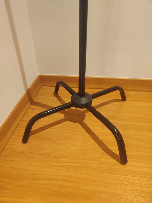 Cabide em metal preto