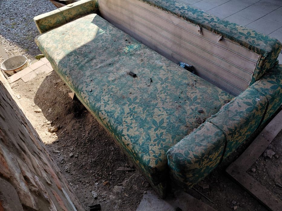 Віддам диван та 2 крісла