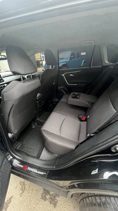 Продам Toyota RAV4 2021 року офіційна