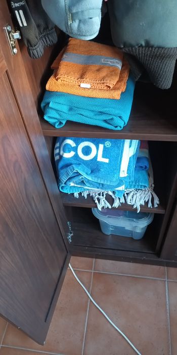 Armário IKEA  castanho com espelho