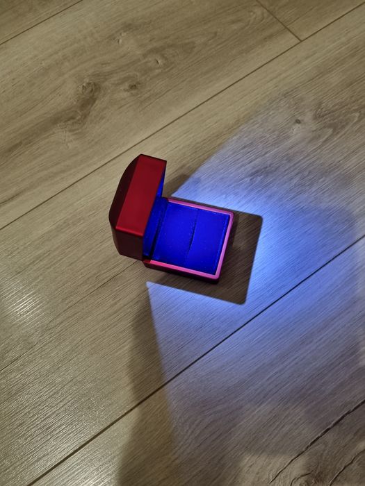 Коробочка для освідчення