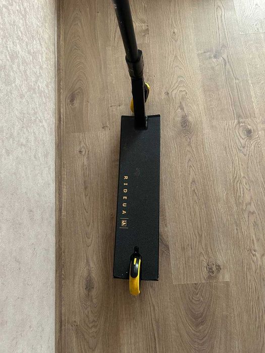 Труковий самокат UrbanArtt Bone 6" x 23" - Black/Yellow