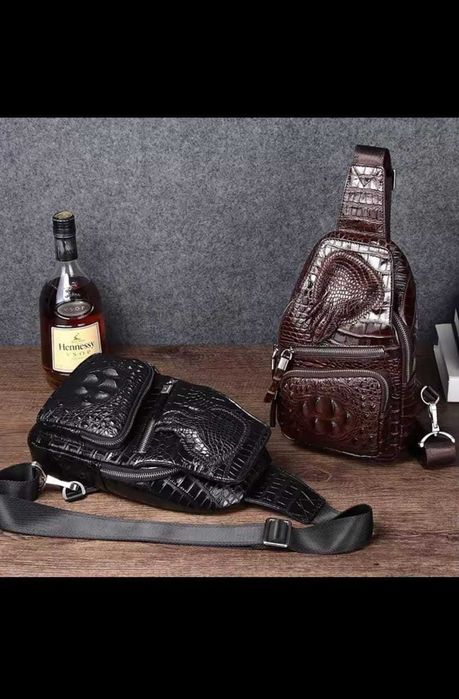 Статусная сумка из крокодиловой кожи с натуральной лапой