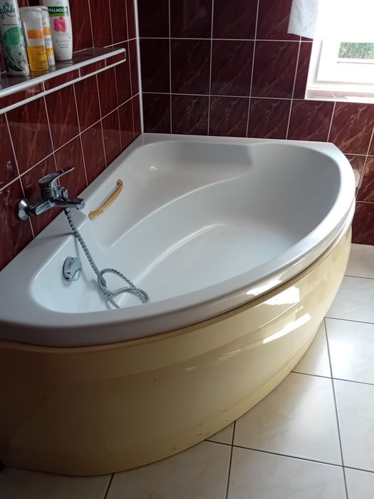 Wanna narożna akrylowa