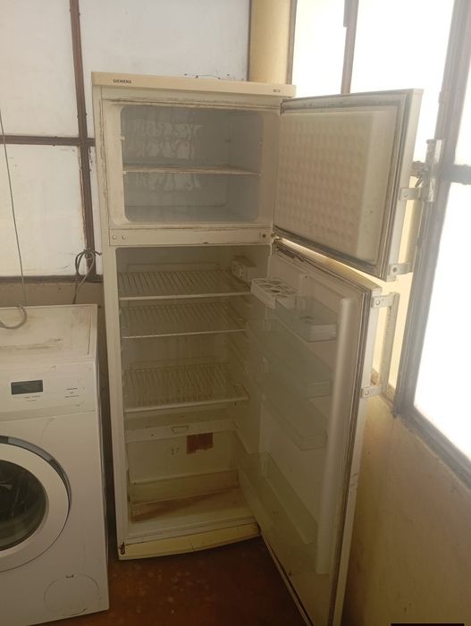 Vendo este frigorífico muito bom estado a trabalhar muito bem
