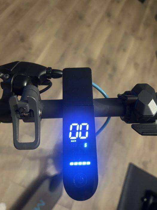 Elektryczna hulajnoga Motus Scooty 10 Lite 2022 – stan bardzo dobry