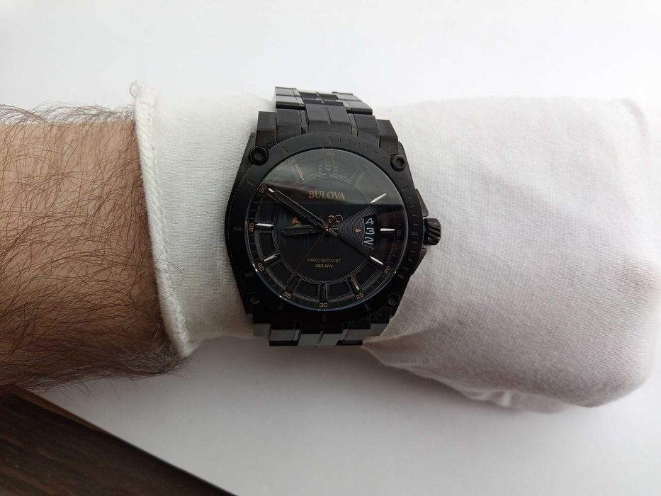 Bulova Precisionist 98B295 лимитка Grammy 262 кГц, гнутый сапфир 300м