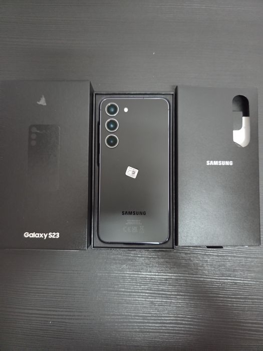 Telemóvel Samsung Galaxy S23 5G 256GB Excelente em Excelente Estado oferta de 4 capas e película de Gel já colocada.