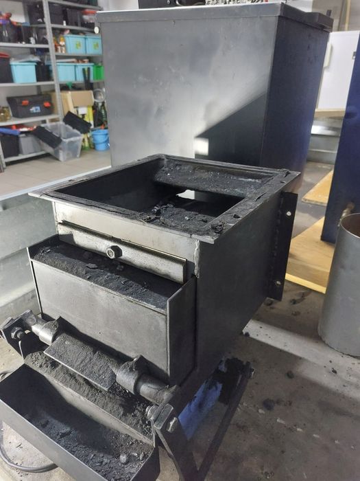 Podajnik tłokowy z zasobnikiem do pieca max-11 firmy stal-max