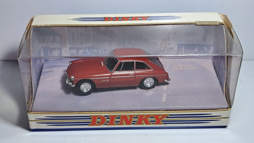 Dinky Matchbox 1973 MGB gt V8