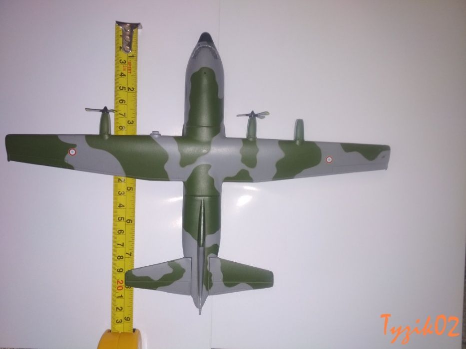 Модель самолета C-130 Hercules/модель C-130 «Геркулес»