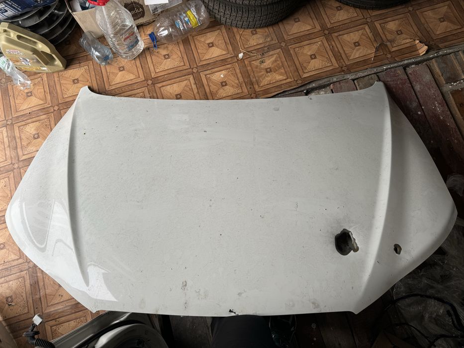 Продам капот Санта-Фе 11г. Оригинал, под востановление.