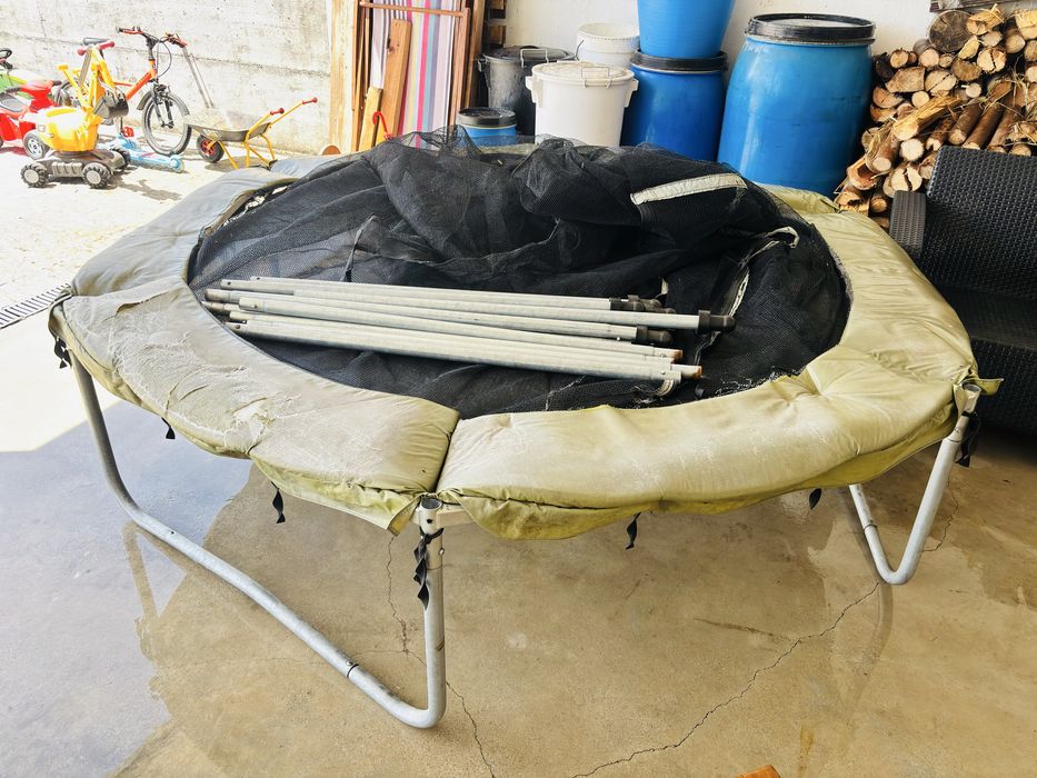 Vendo trampolim Decathlon – 240 cm