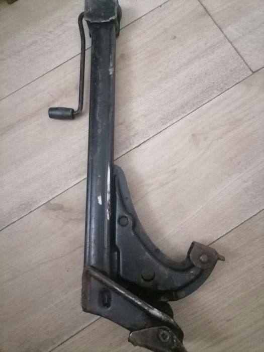 Домкрат винтовой BMW