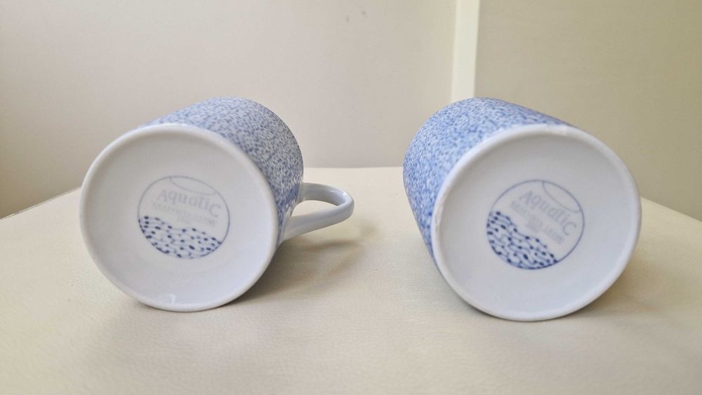 2 canecas azuis e brancas, Genevieve Lethu